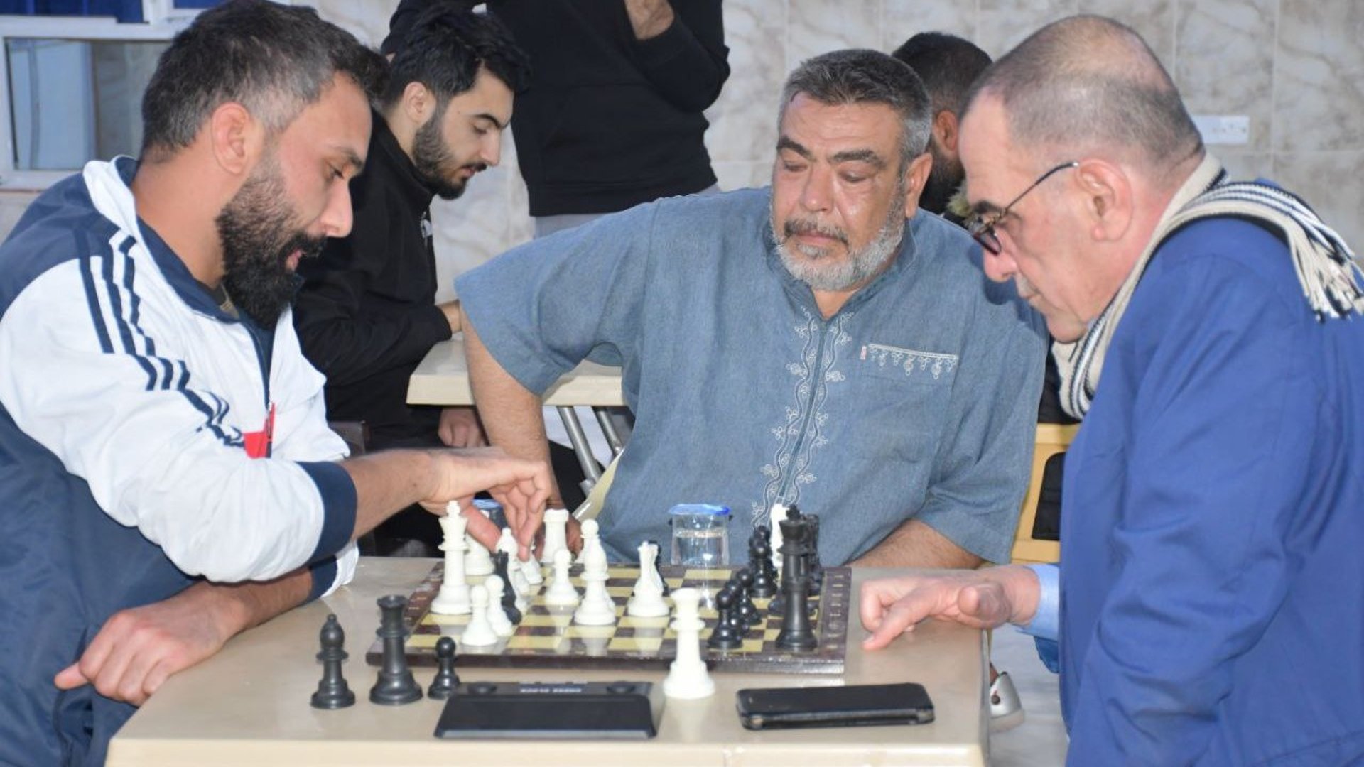 صور: القائم بعد الإفطار تلعب الشطرنج والطاولي وستشرك الضباط في البطولة