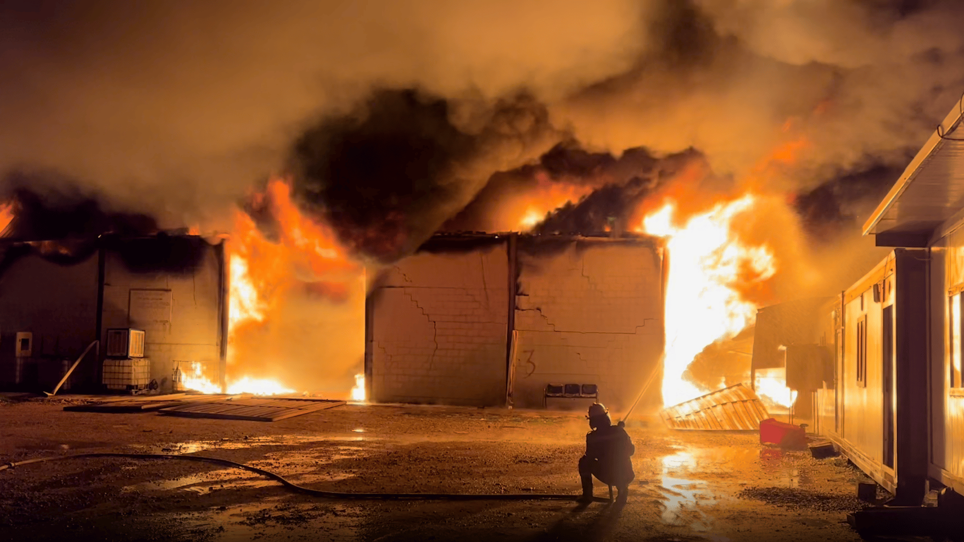Massive fire engulfs warehouses along ErbilKirkuk highway