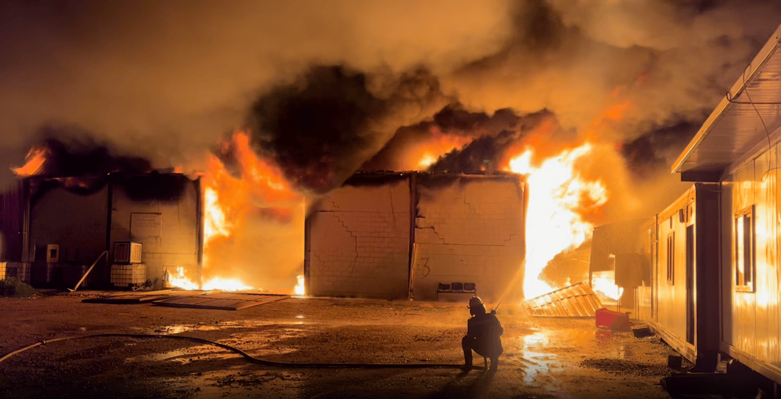 Massive fire engulfs warehouses along Erbil-Kirkuk highway