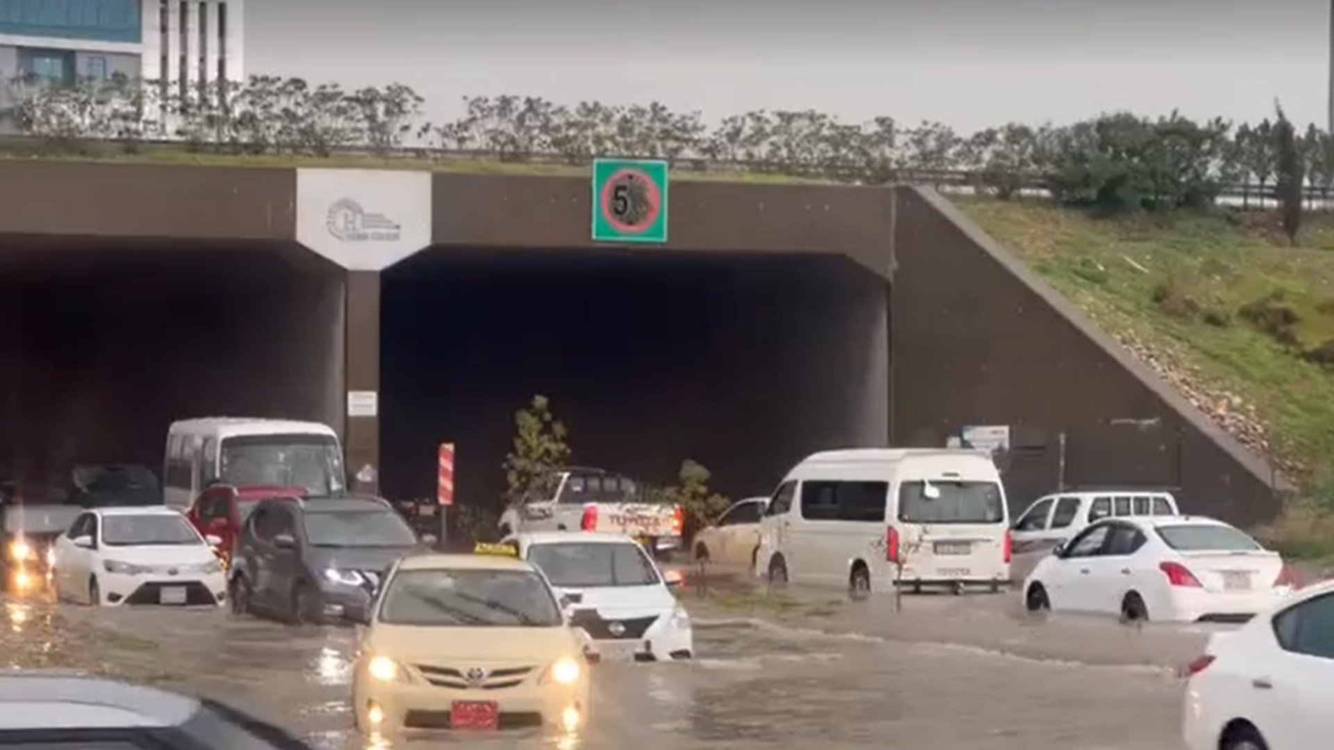 Footage shows submerged vehicles in Erbil