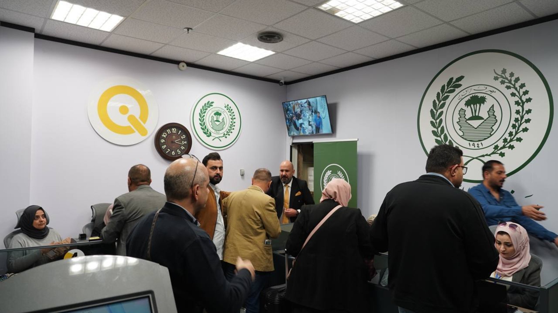 الرافدين يباشر بتوزيع رواتب المتقاعدين مع الزيادة المقرة من مجلس الوزراء