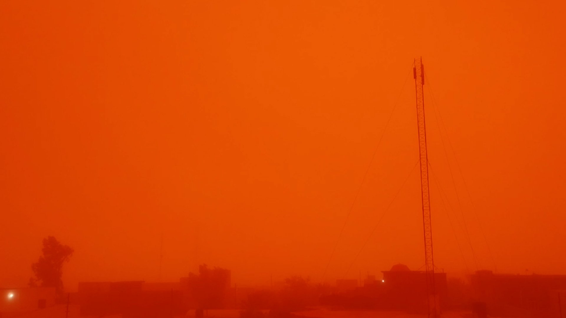 Dust storm hits western Anbar placing a haze over the region