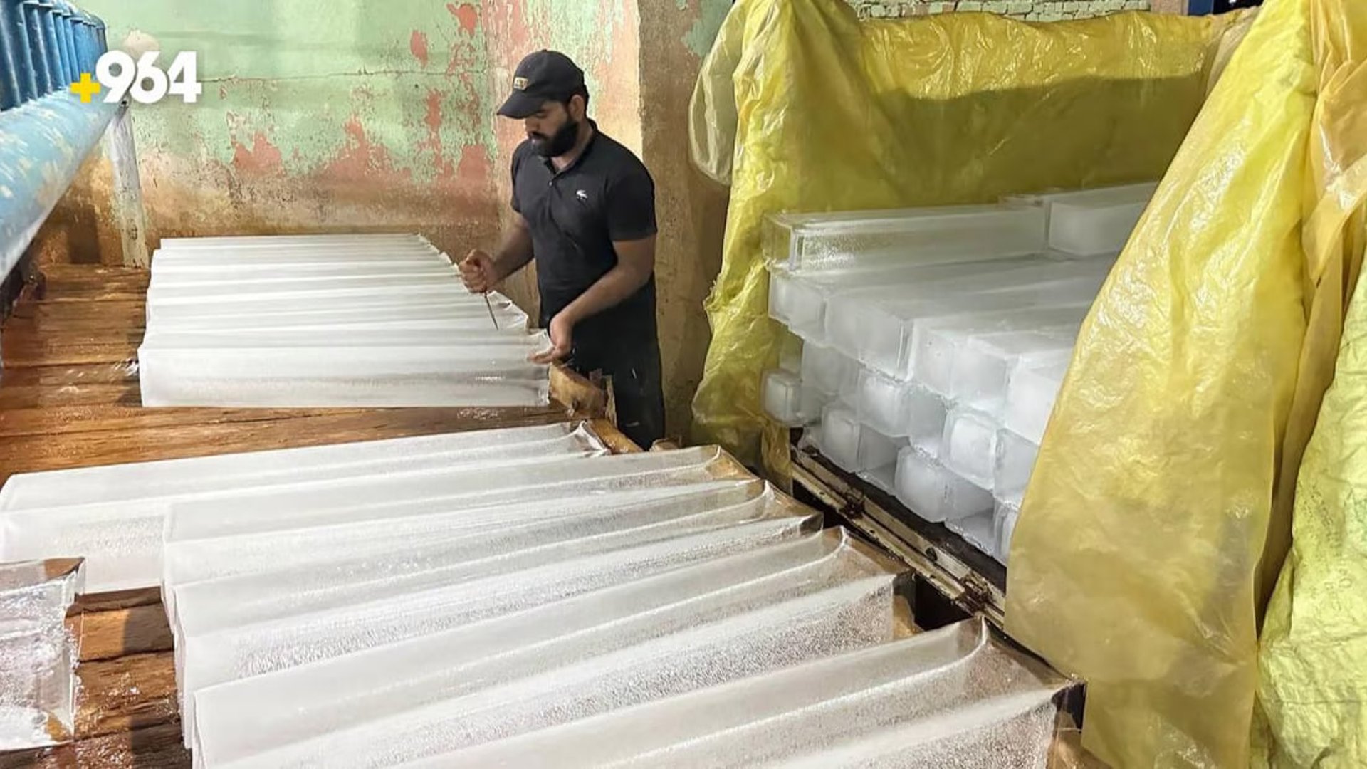 Ice factories in Kut supply over  blocks of ice for Karbala processions