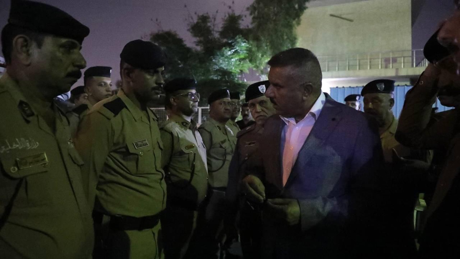 صور: وزير الداخلية يفاجئ مراكز شرطة الكاظمية بزيارة ليلية ويصدر توجيهات