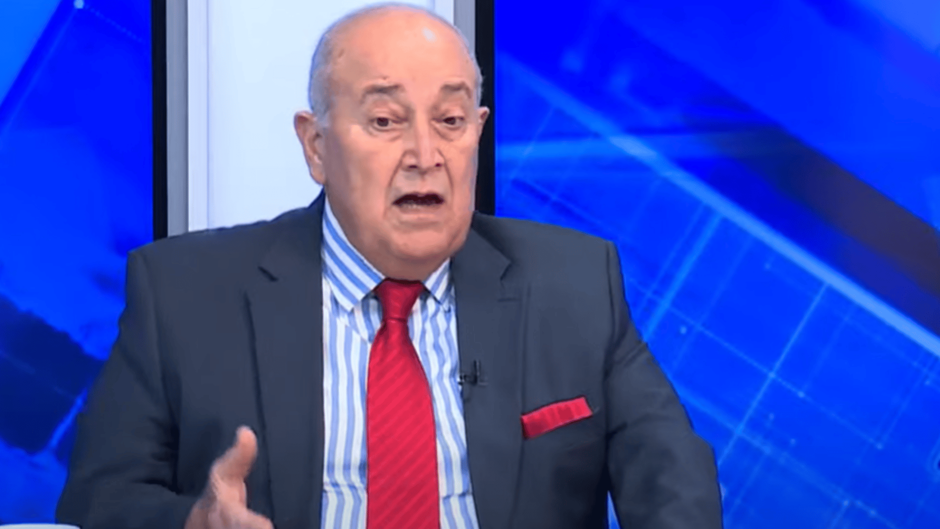 "جسم ثقيل يعيق كل شيء".. خبير يشن هجوماً عنيفاً على مصرفي "الرافدين والرشيد"