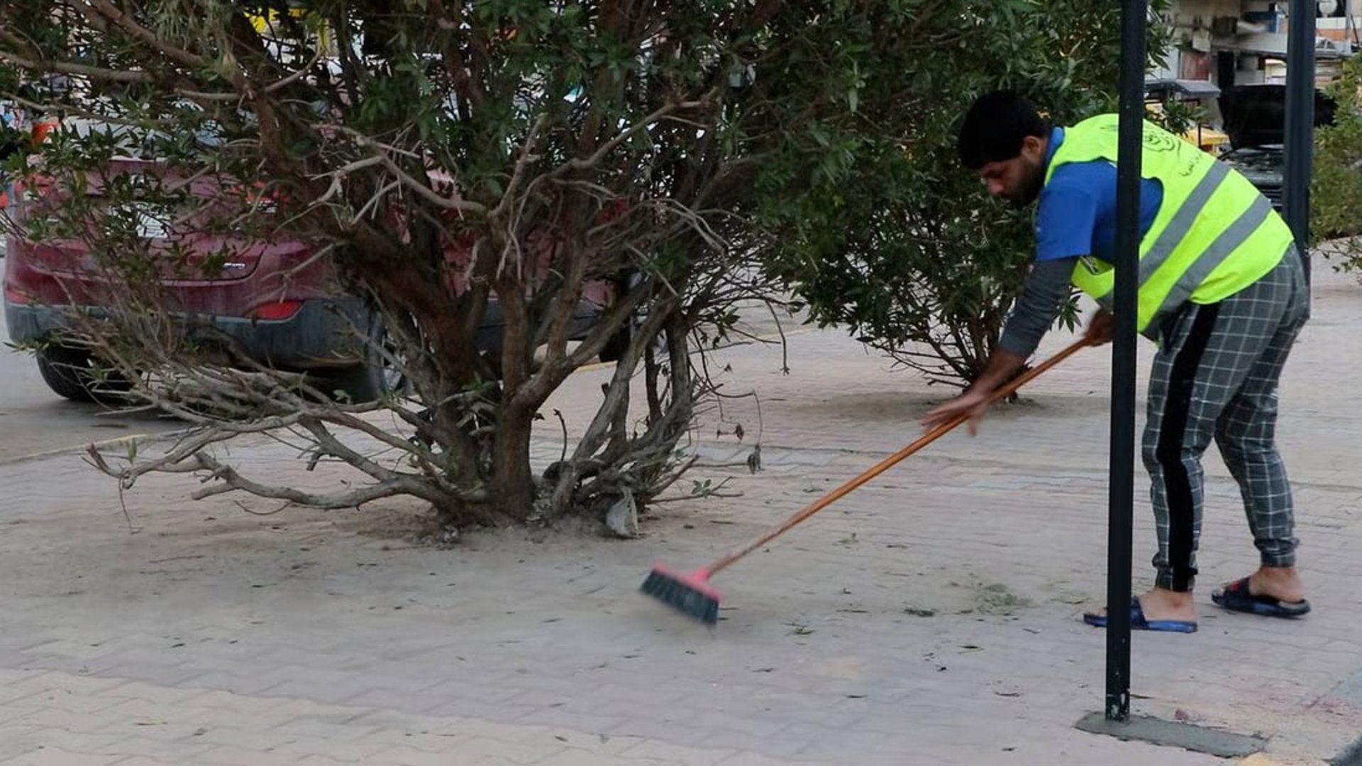 Businessman initiates cleanup campaign in AlKut City