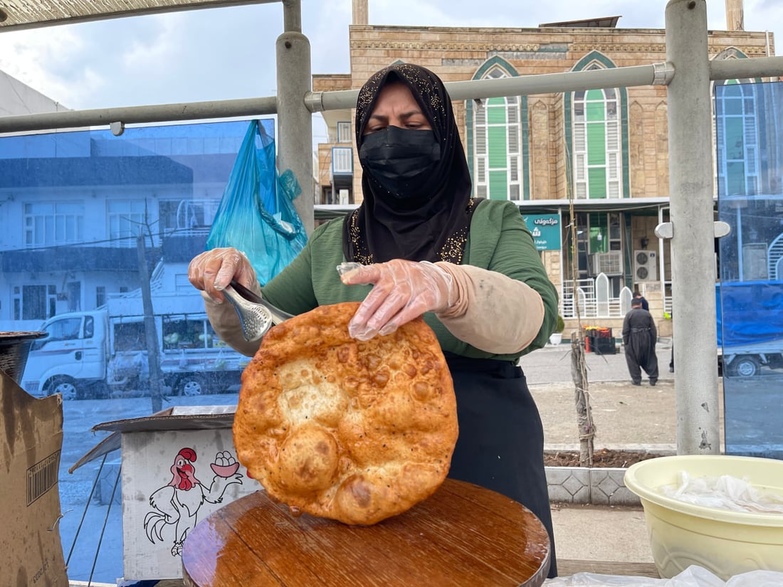صور: خبز السليمانية المقلي يخيب آمال السيدة “شپول”.. تجدونه قرب حافلات “زرگاتە”