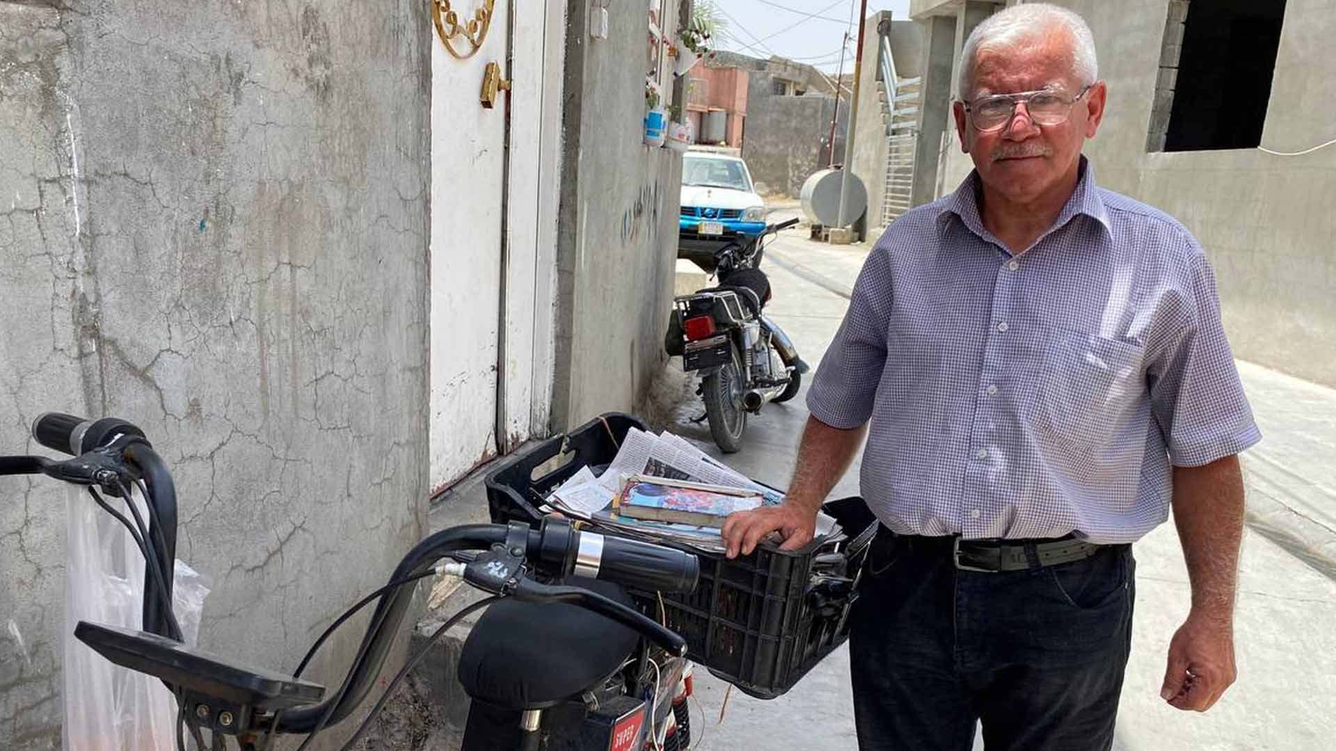 دواین رۆژنامەفرۆشی خانەقین دەستی لە کارەکەی هەڵنەگرتووە