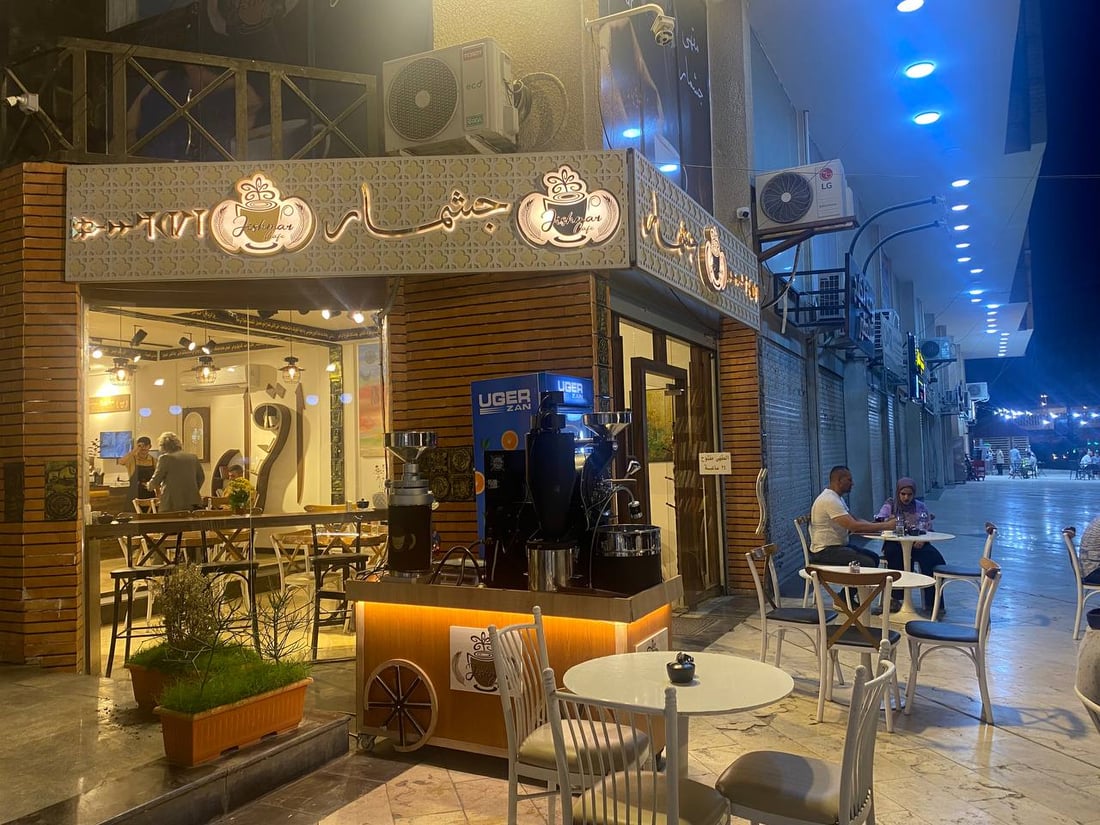 مقهى “جشمار” في الخلاني يحتفي بتراث السومريين ويعمل على مدار الساعة (صور)