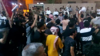 فيديو: آل جريب يتظاهرون أمام كهرباء الوركاء ويمهلون المحافظة 7 أيام