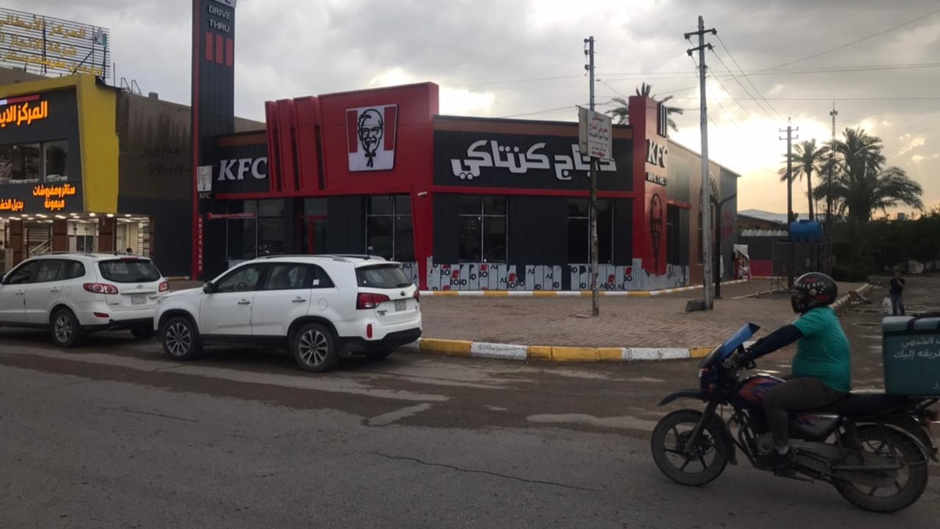مطعم أمريكي جديد في بغداد.. حي الجامعة يسأل: هل المقاطعة مجدية أم لا؟ (صور)