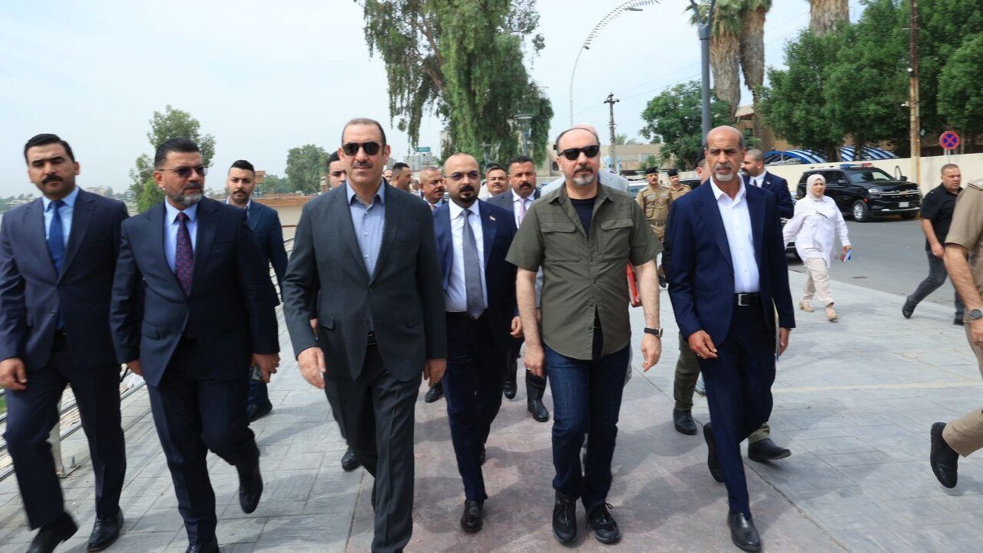 أمين بغداد يصطحب الوزير بتال في جولة بالكاظمية: خطة لنقل المصانع خارج المدينة