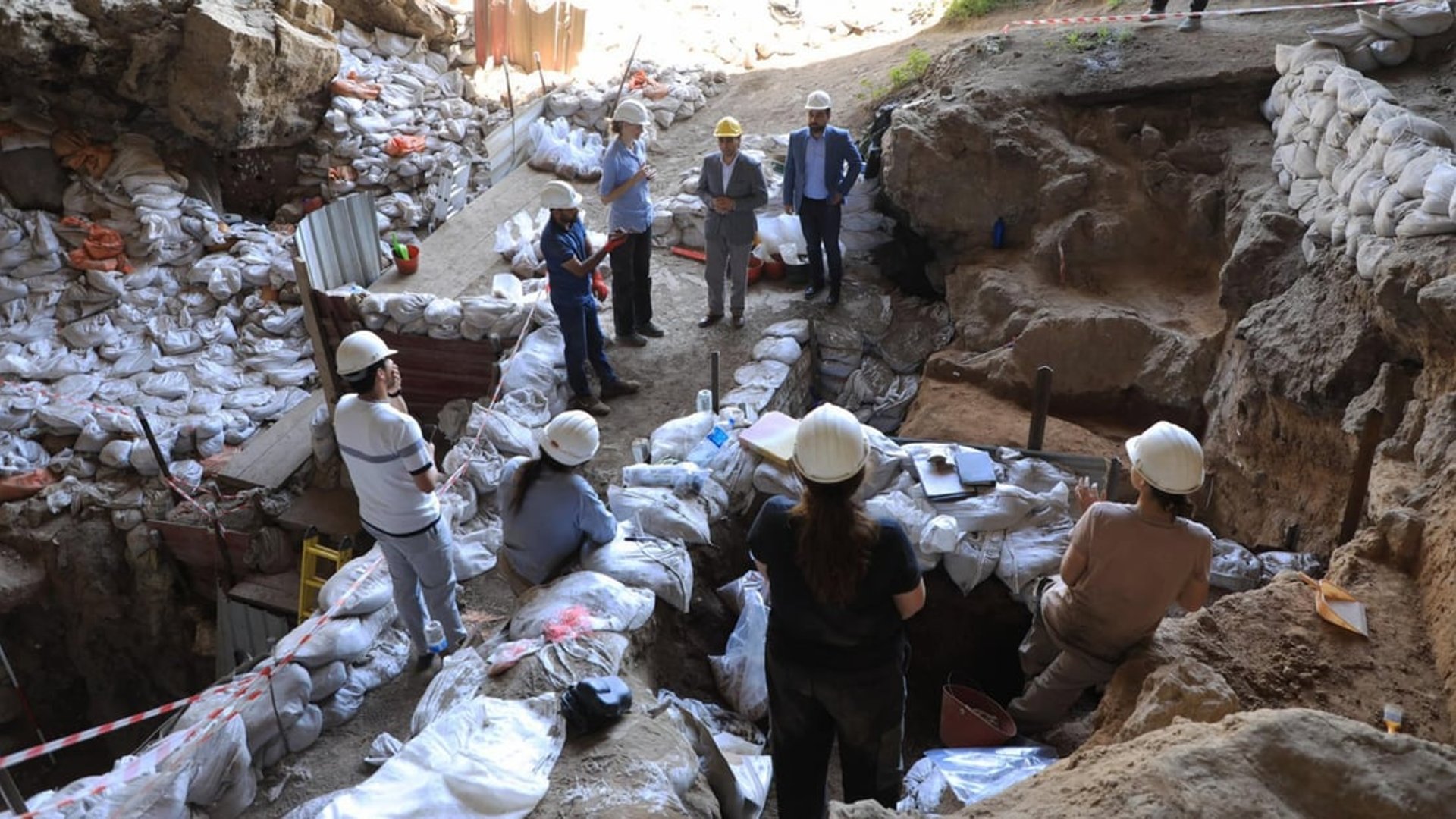 Residents repair dilapidated road in Sulaymaniyahs Piramagrun