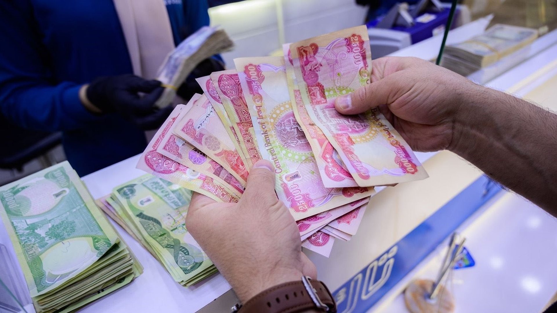 مع احتساب زيادة الـ100 ألف دينار.. المالية تطلق رواتب المتقاعدين لتشرين الثاني