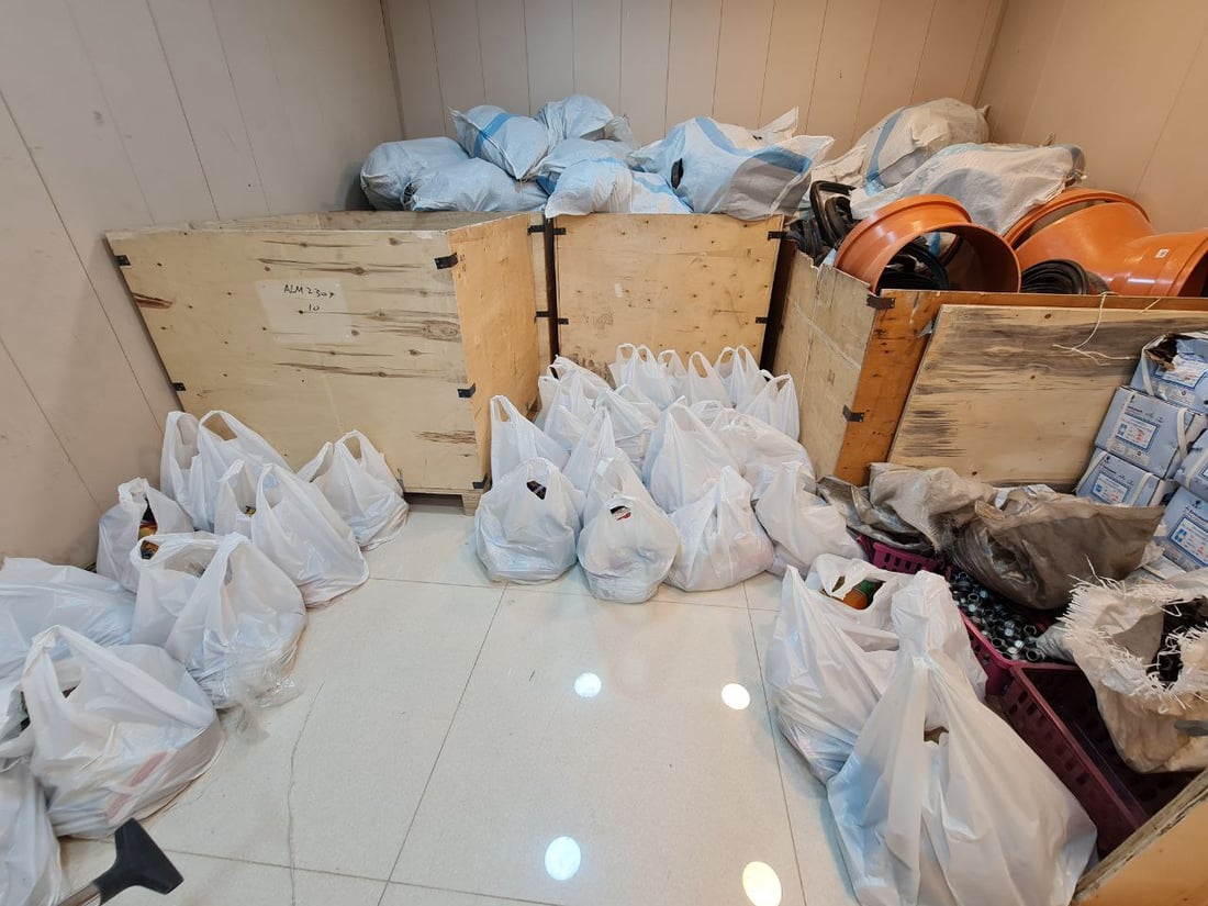 السماوة: التجار يوزعون آلاف الهدايا للعوائل المتعففة استباقاً للعيد (صور)