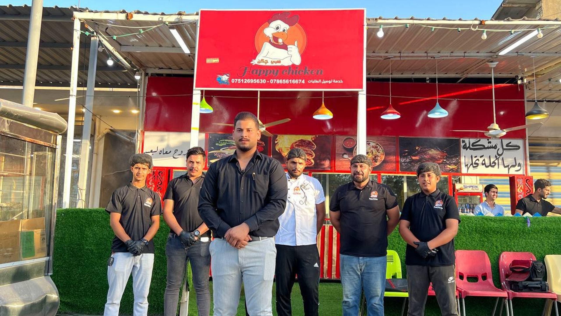 صور من الزحام على أول مطعم للوجبات السريعة في أبو غريب