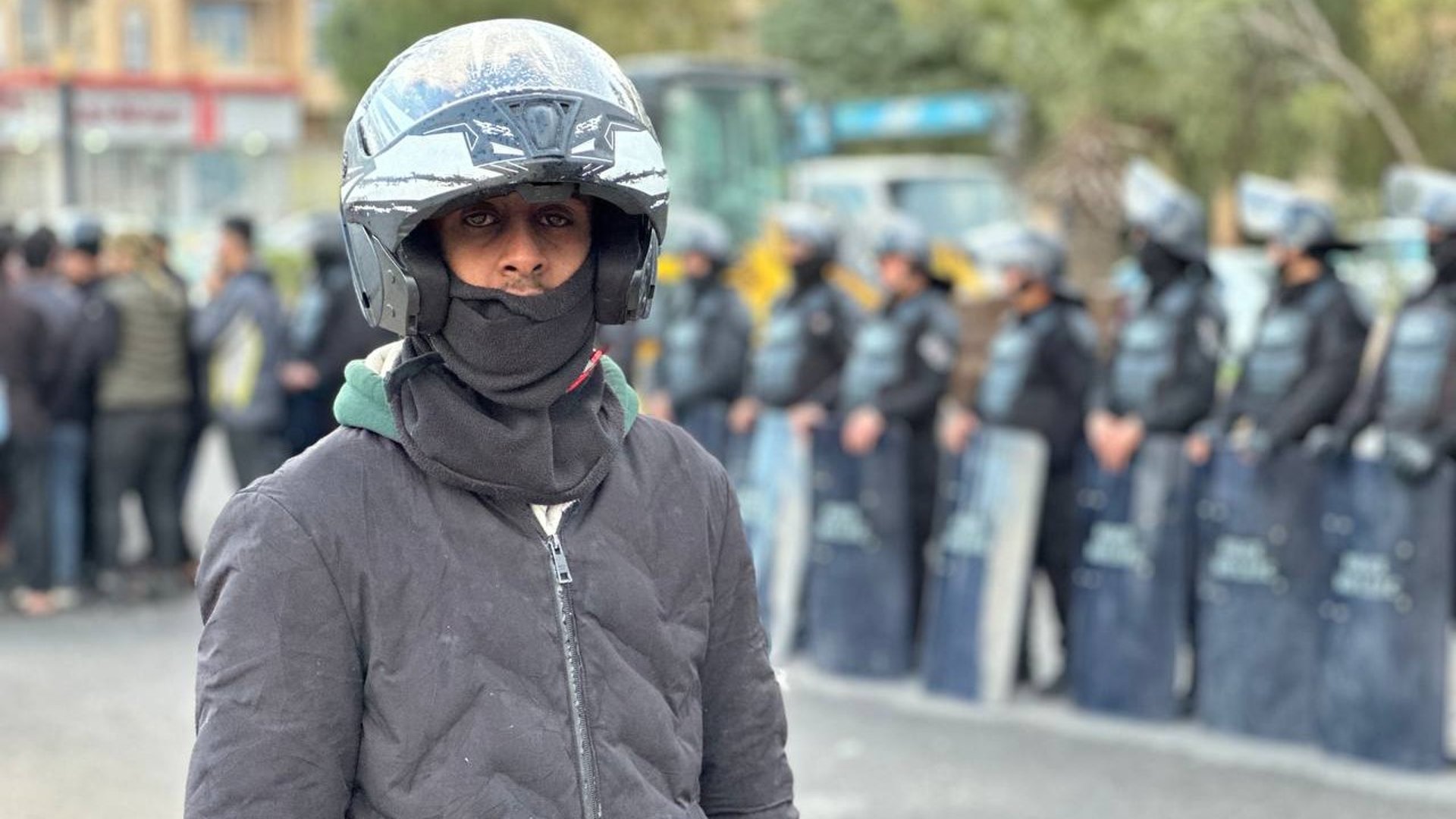ارحم شباب الدلفري يا شمّري.. تظاهرة كبيرة وحرق إطارات وسط كركوك (فيديو)