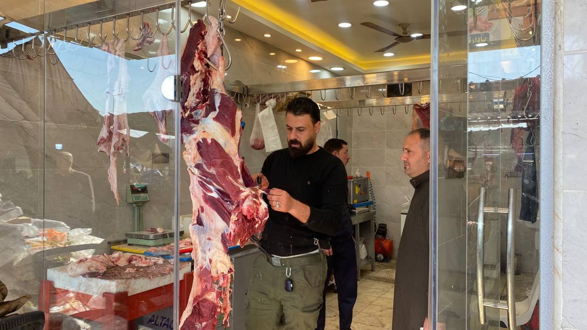 أبو غريب: أسعار اللحوم ترتفع.. الاستيراد توقف والتهريب مقيّد و"الصفرة" بالمرصاد