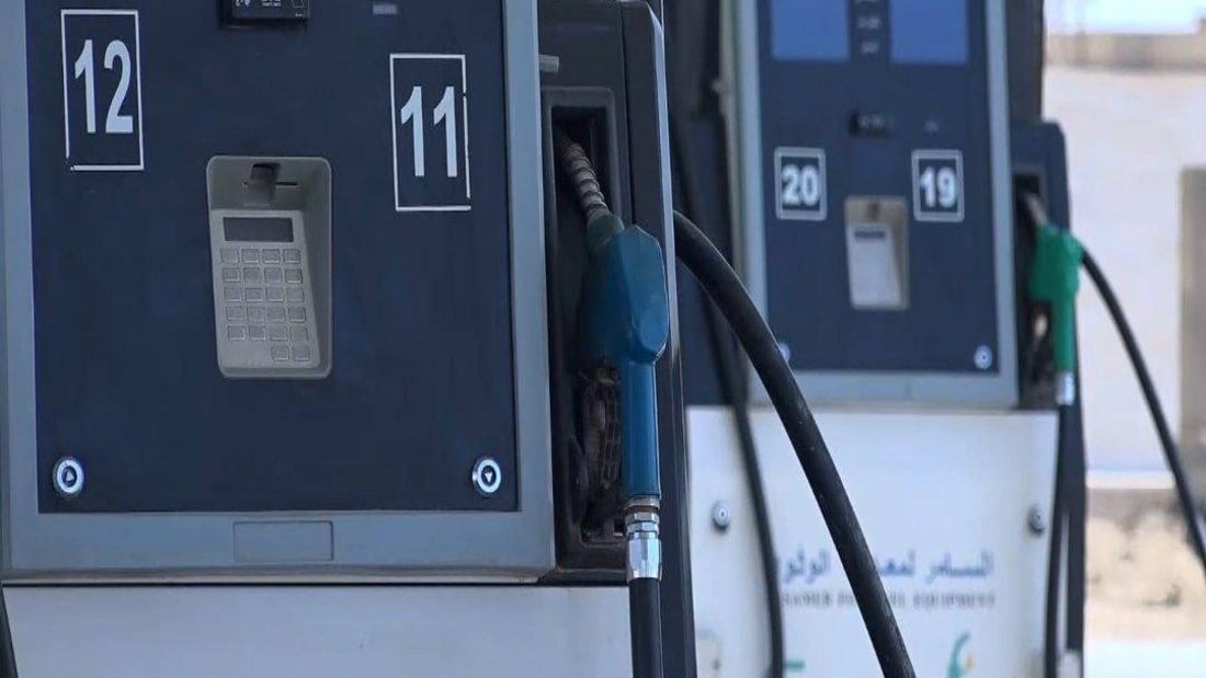 الحكومة ترفع أسعار البنزين المحسن والممتاز وتفتح مزيداً من الطرق المغلقة