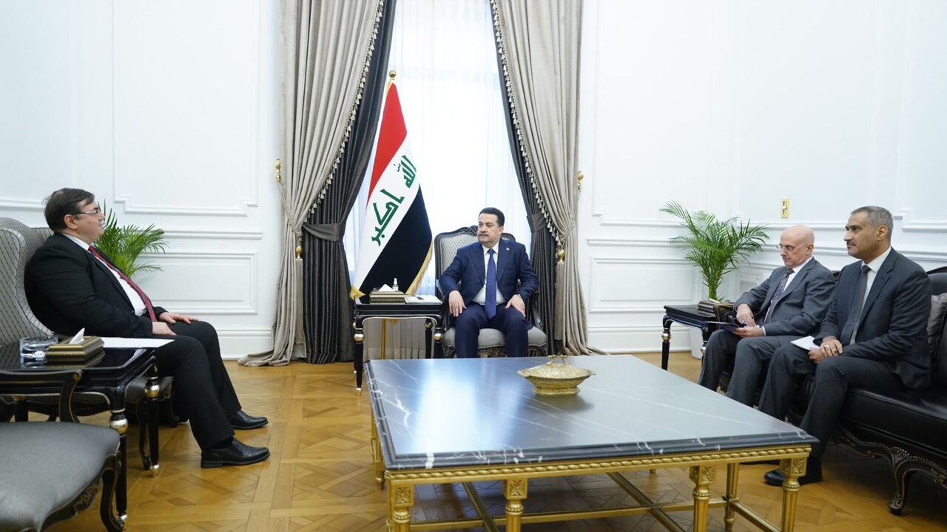 السوداني وسفير النمسا يبحثان إمكانية تسيير رحلات جوية بين بغداد وفيينا