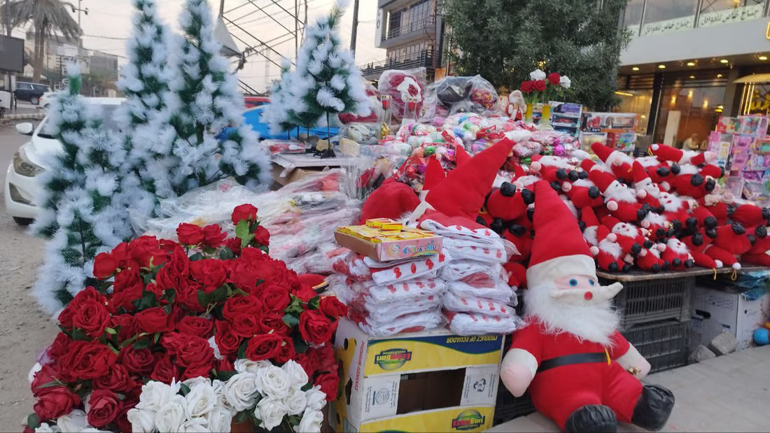Holiday spirit enlivens Babylon’s market with decorations and gifts