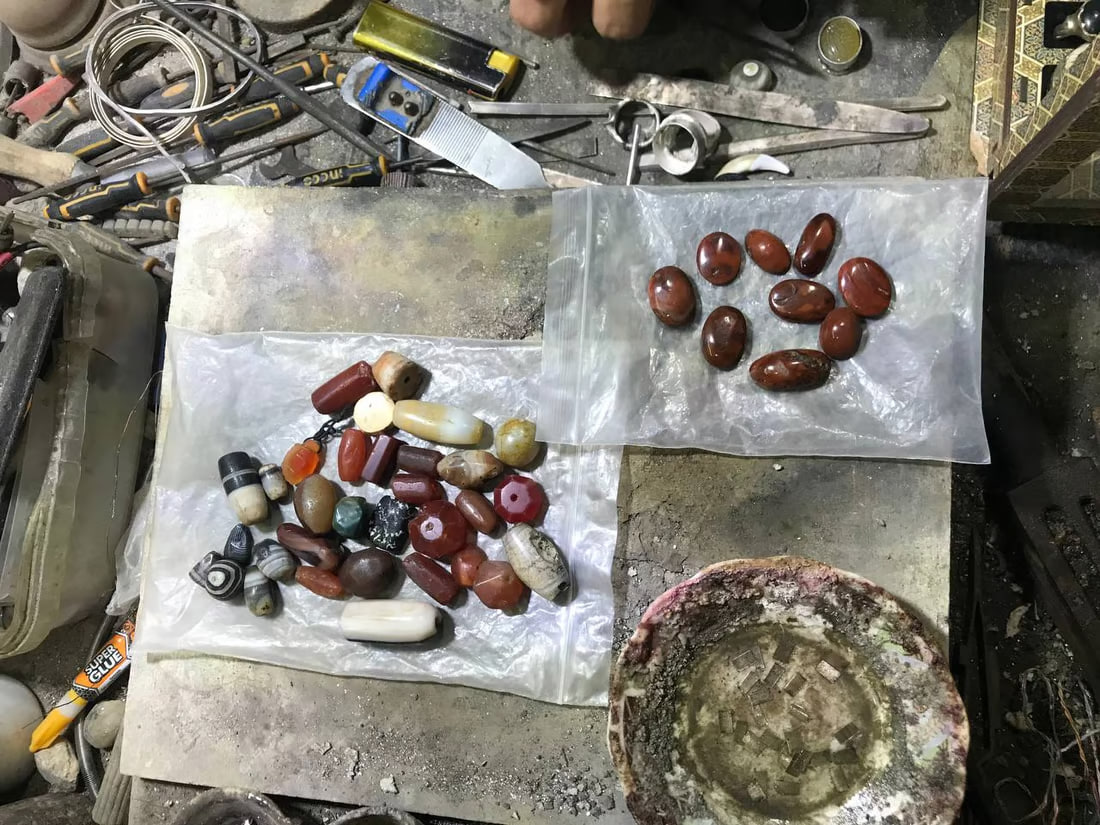 Gemstone sellers in Basra battle against fraudsters tarnishing their trade