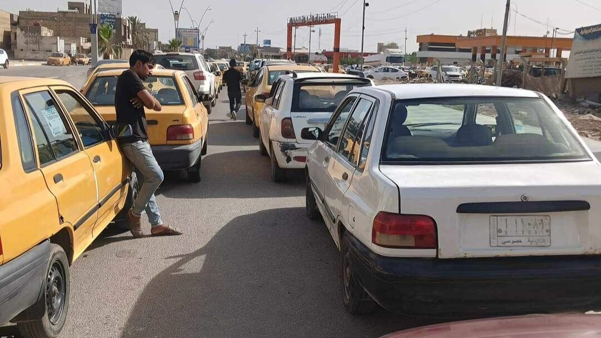 إضراب في البصرة يشل محطات وقود الديوانية
