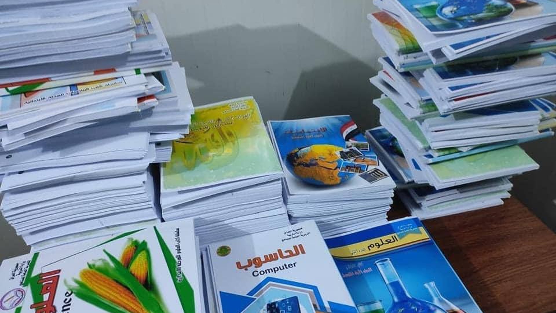 بغداد: فريق “زعفرانيون” يوزع الكتب على المدارس بعد نقص تجهيز الوزارة (صور)  » +964