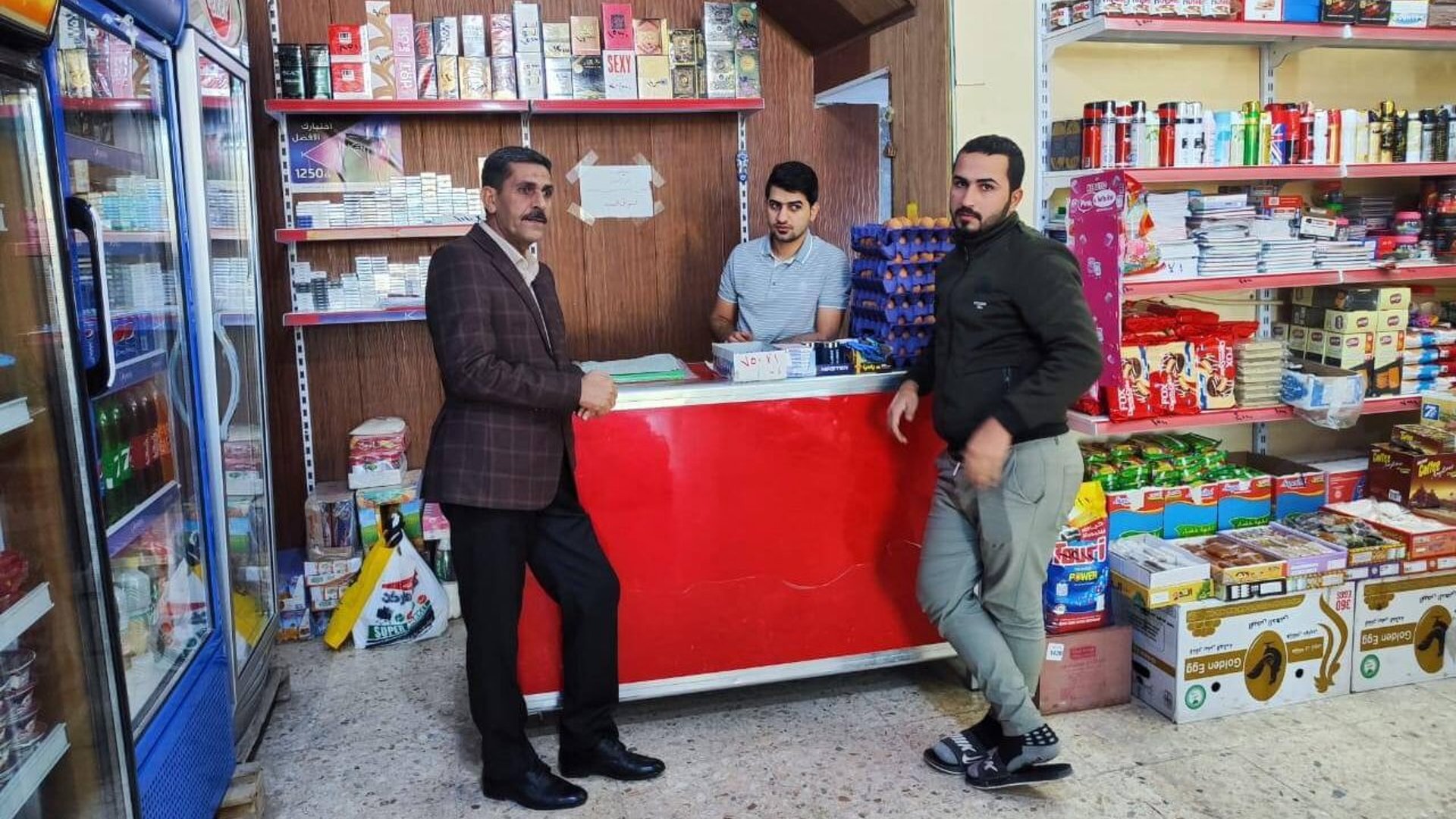 تسويق البطاقات الإلكترونية بدأ.. فرق مصرف الرافدين تدور في الأسواق (صور)