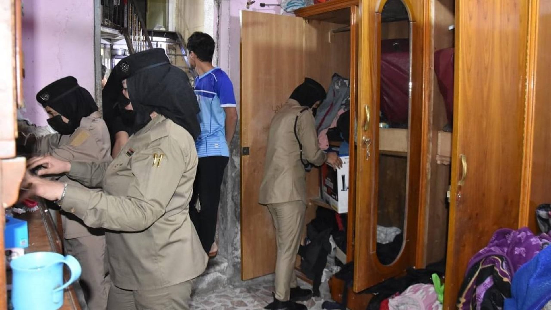 صور: نساء وزارة الداخلية خلال عملية واسعة في الكرخ 