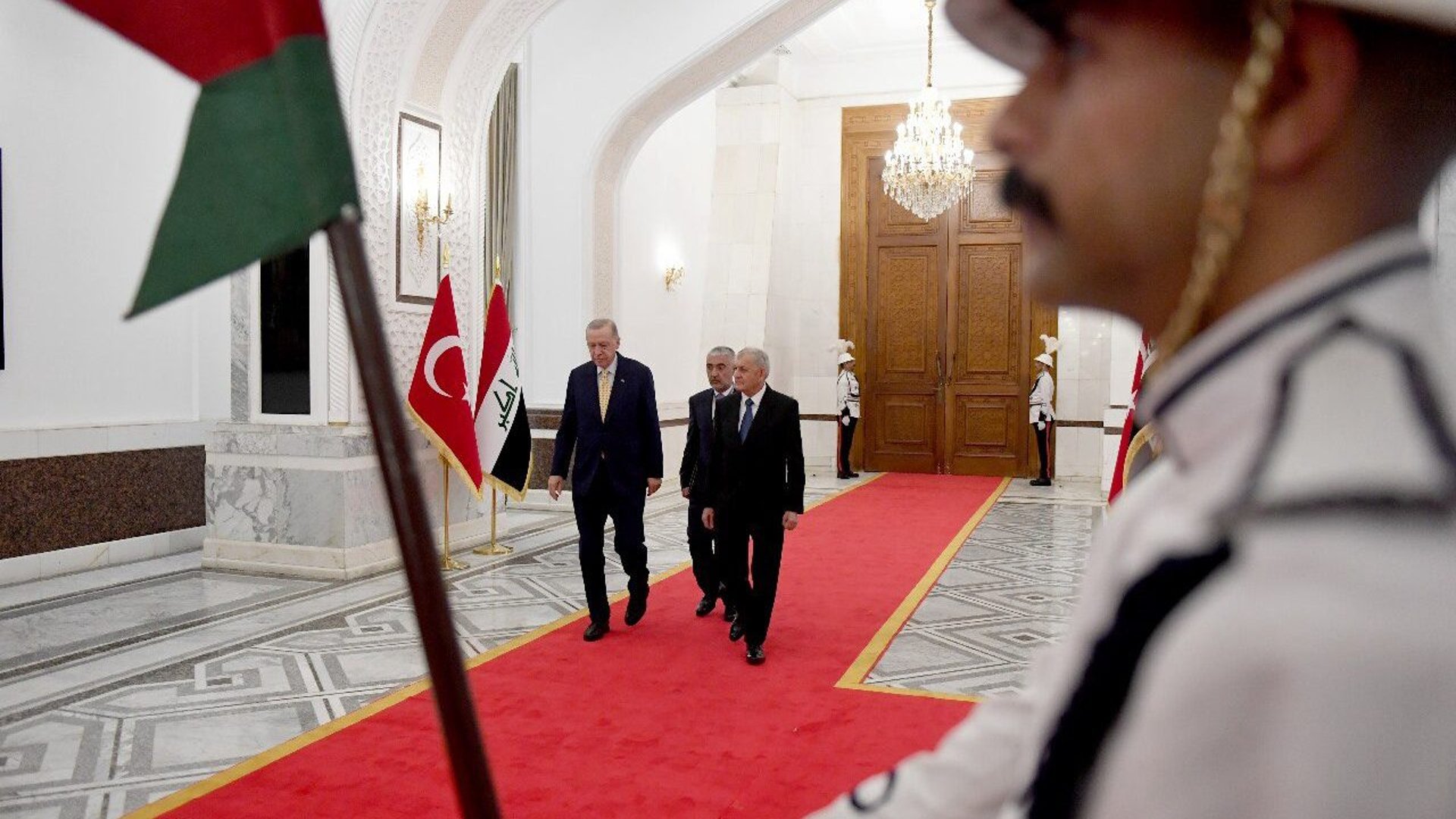 رئيس الجمهورية يستقبل نظيره التركي في قصر بغداد (صور)