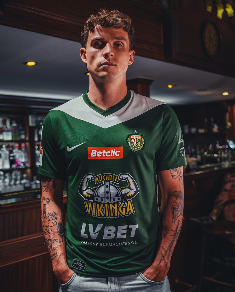 Kinder Śląsk Wrocław 2025/26 Heimtrikot mit Ligabeflockung