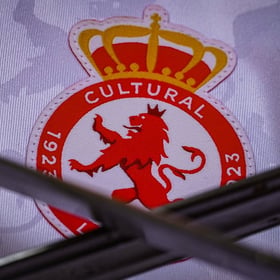 Herren Cultural Leonesa 2025/26 Heimtrikot