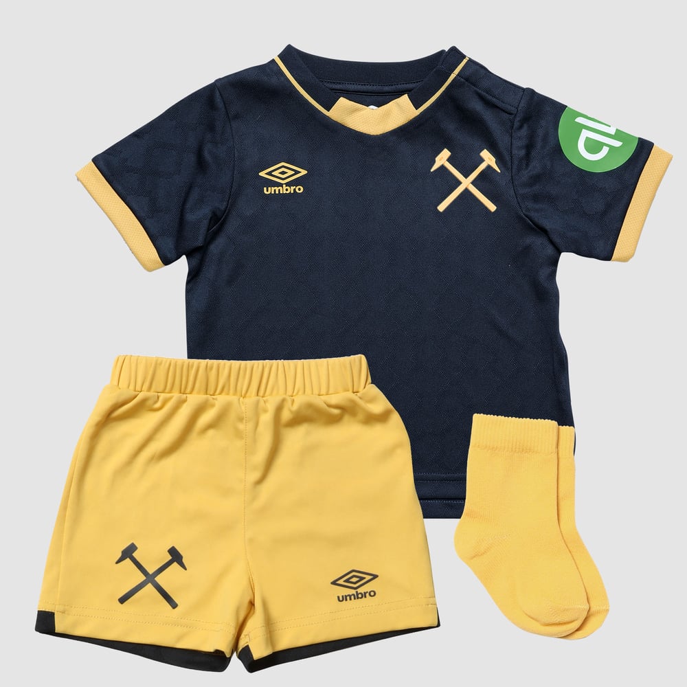 Kinder West Ham United 2025/26 Third Set