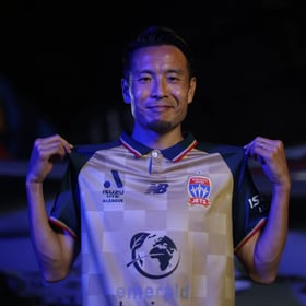Herren Newcastle Jets 2025/26 Heimtrikot
