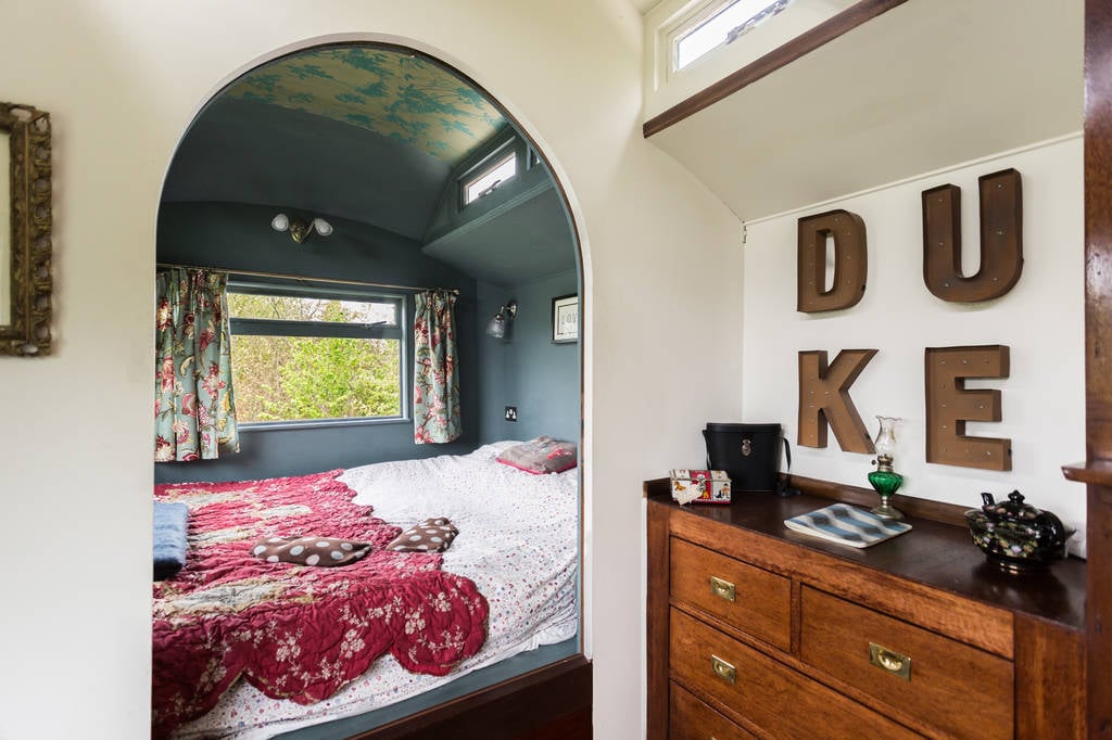 bed, alcove, cosy