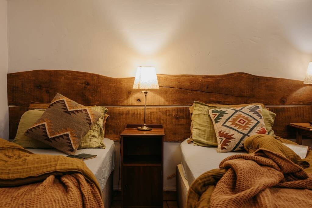 Twin beds 2