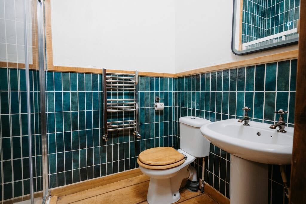 Toilet and sink 2