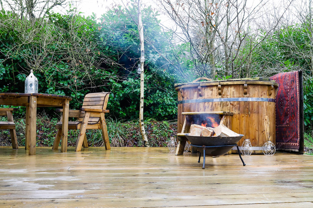 Soak in the outdoor wood-fired hot tub at Ragnarr in Cornwall