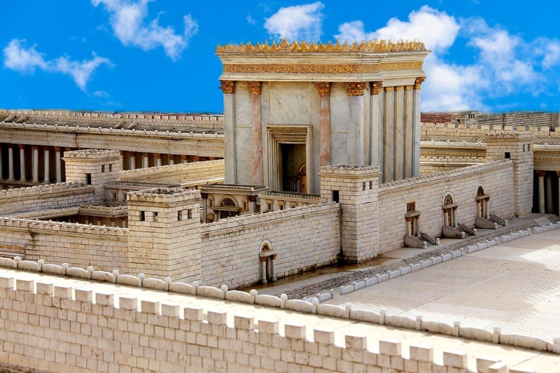 בית-המקדש-לאור-יום-1