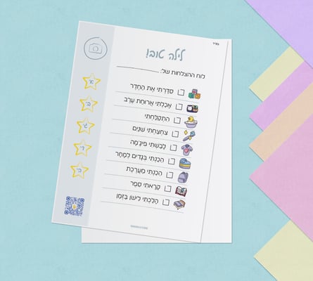 White paper and space for text on pastel color background, Minim