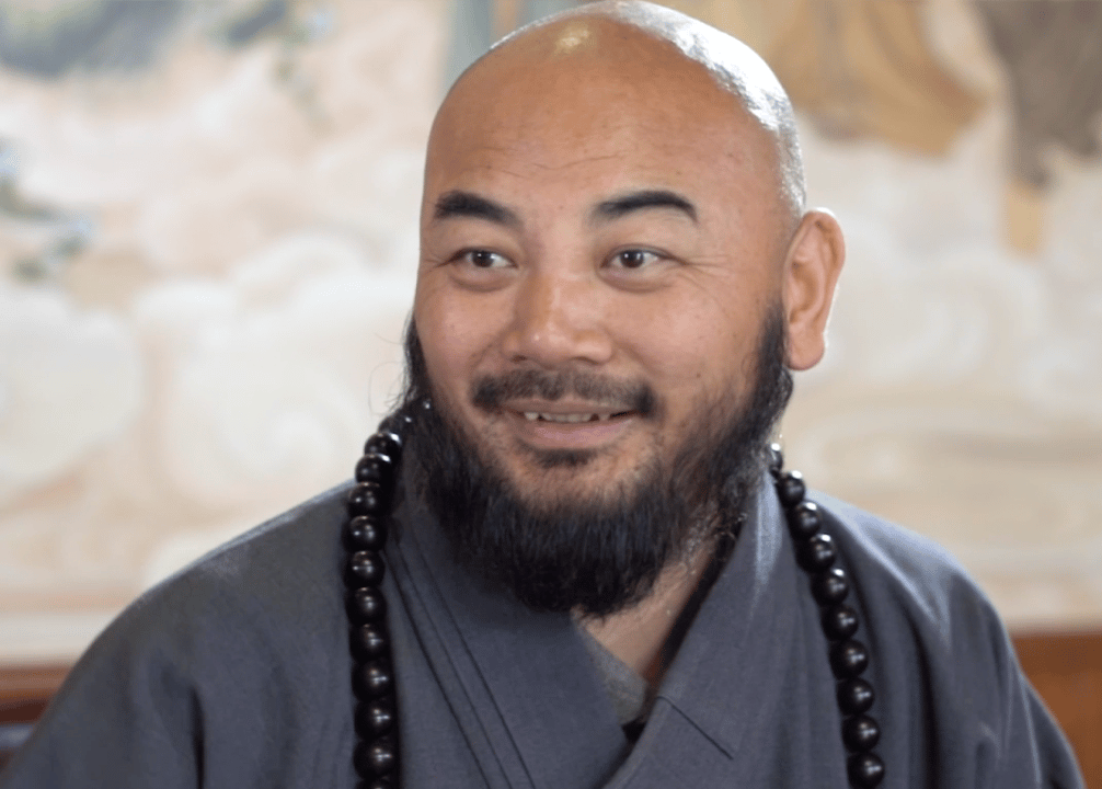 隔行不隔理——万行法师