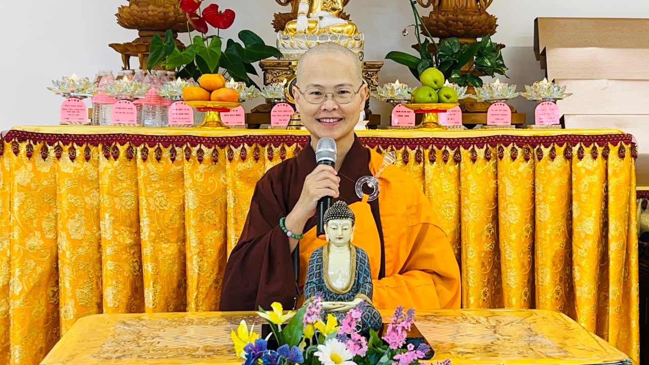 事情不如意時，若心生憂惱，就是把「苦受」抓住不放