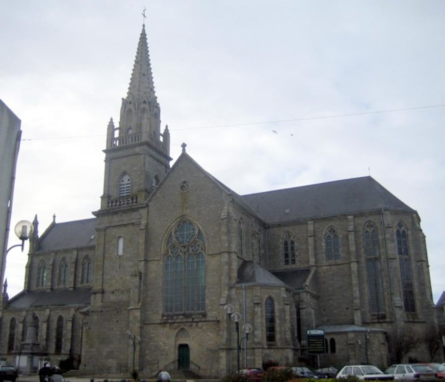 L'église paroissiale de Plouhinec (Morbihan)