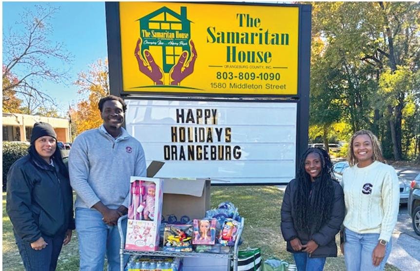 SC State’s Clyburn Honors College Scholars donate food, toys to the Samaritan House
