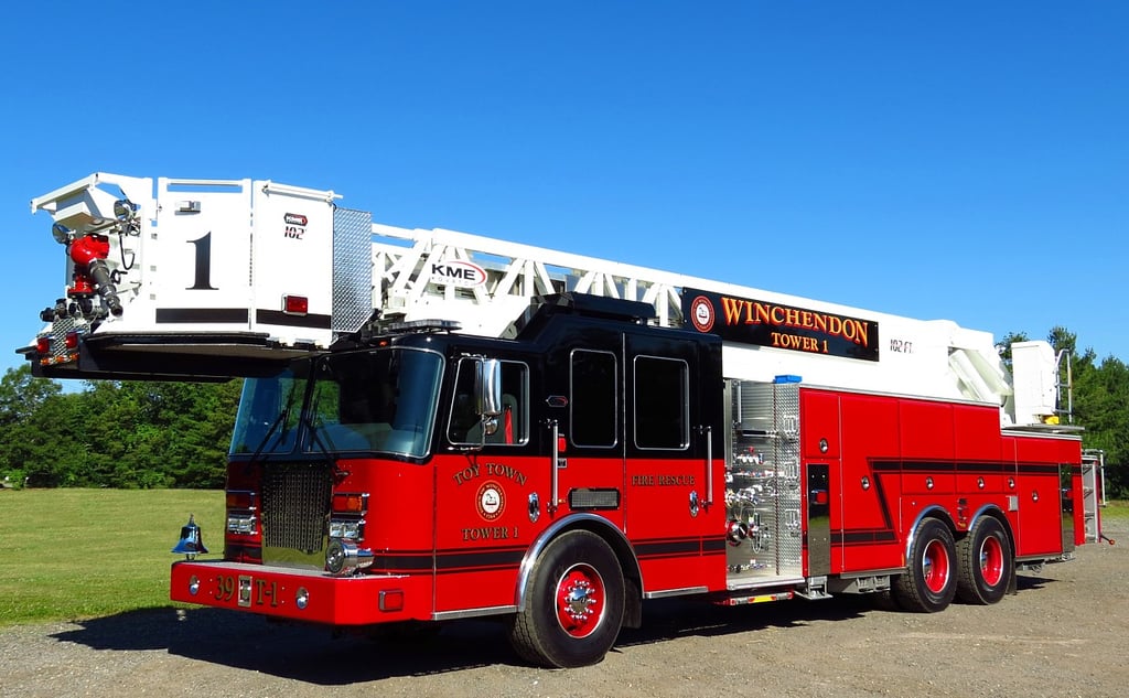 Tower 1 – 2014 KME Predator 1500/300, 102’RMA