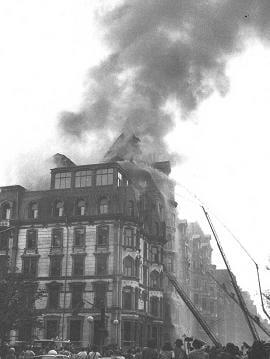 The Hotel Vendome, during the fire, before the collapse.