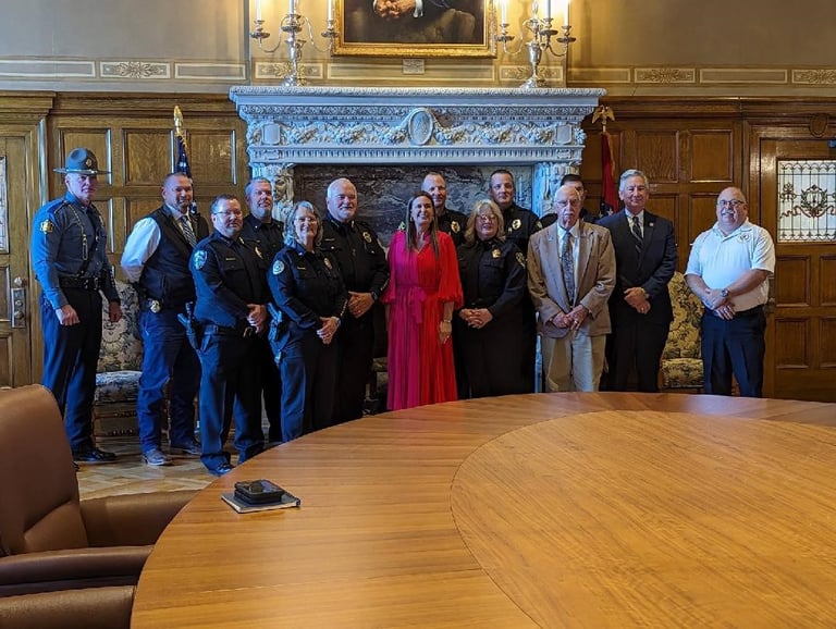 Governor Sanders meets with AACP Executive Board 