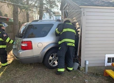 Groveland Police and Fire Respond After Car Crashes into House