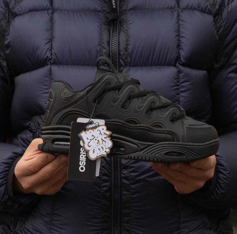 OSIRIS D3 2001 moon black 1